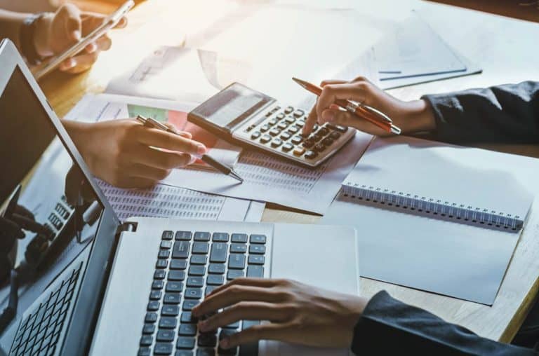 What is the Difference Between a BBA in Accounting and a BS in Accounting?