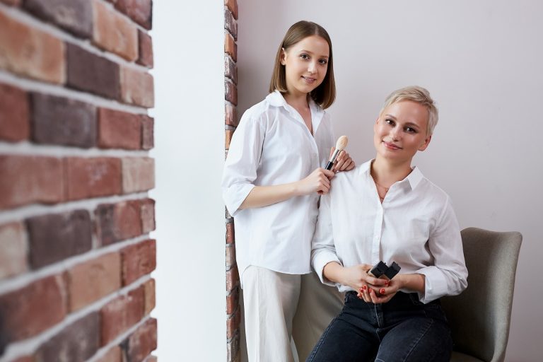 The 8 Best Esthetician Schools in NYC: Ultimate Guide (2024 Version)
