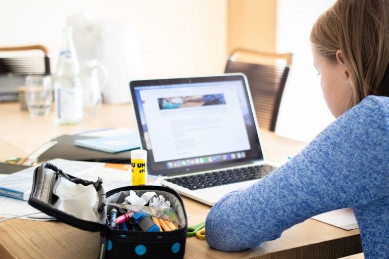 20 Best Online Colleges for Military Spouses (2024 Updated)