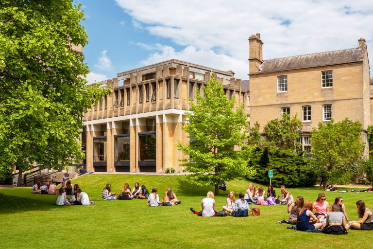 How to Get Accepted into Oxford as a U.S. Student: The Ultimate Guide