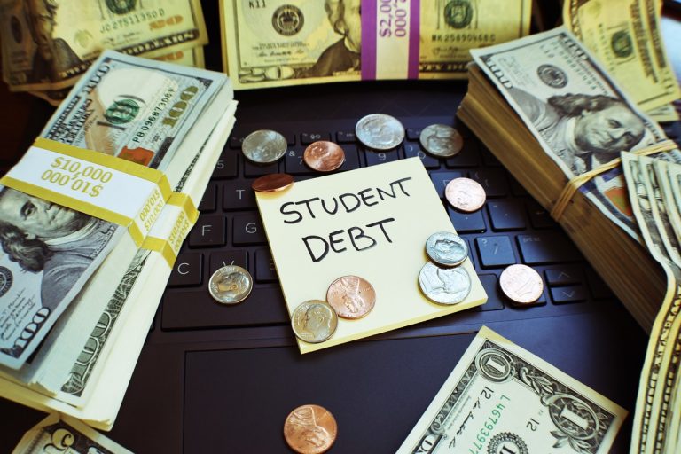 5 Online Colleges that Pay You to Attend (2024 Updated)